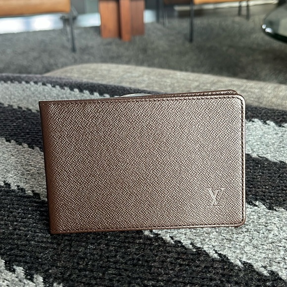 Louis Vuitton ID Wallet Holder - Picture 1 of 7